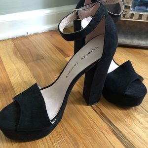 Chinese laundry “avenue sandals”